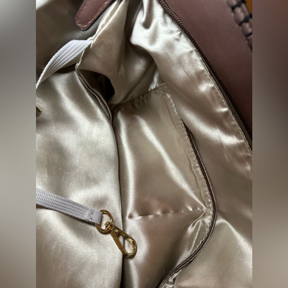 Madi Studio by Madi Claire"Soyora' Tool Embossed Floral Zip Top Tote Bag - EUC - Picture 11 of 12